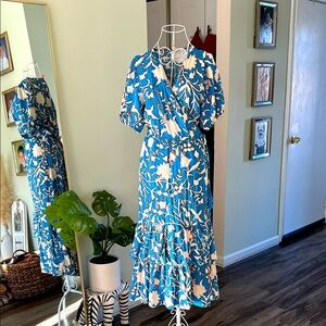 Knox Rose Blue and tan  Floral Maxi Dress